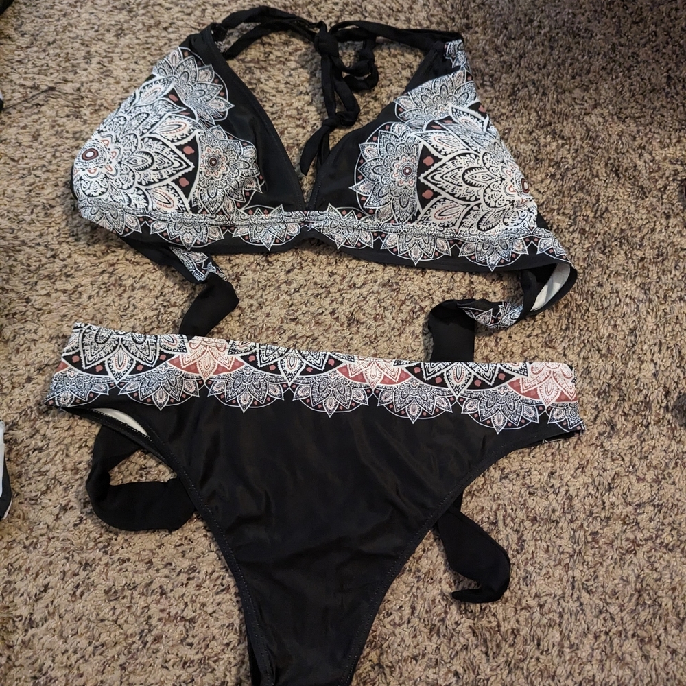 Two Large Bikinis Floral Pattern Solid Great Cond… - image 2